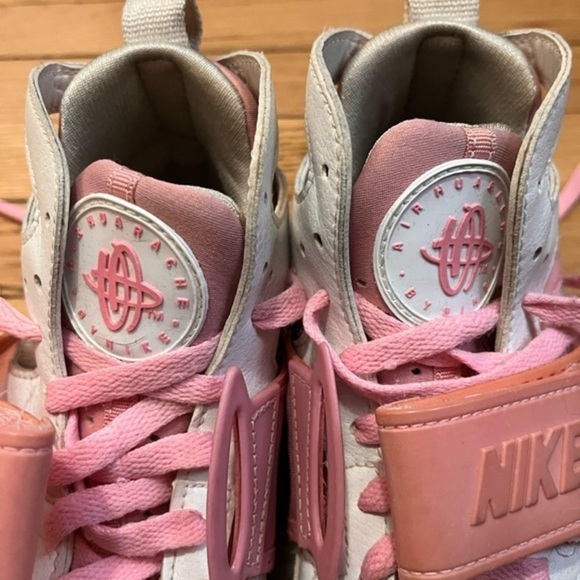 Nike Air Huarache High Top Pink and White Sneakers 7‎ - Picture 4 of 11